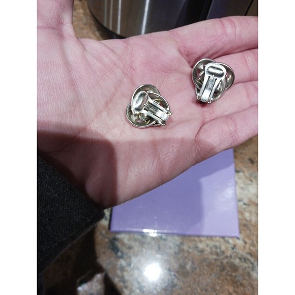 Vintage Alice Women's Silver Tone Classic Knot Clip On Earrings - Picture 4 of 4